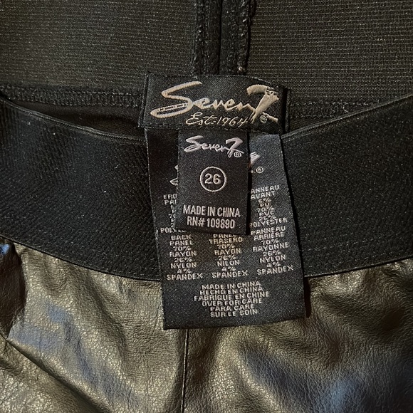 Faux leather black leggings size 26 - Picture 2 of 7